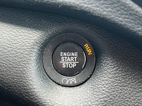 Used 2019 Jeep Cherokee Latitude Plus AWD/4WD image 29