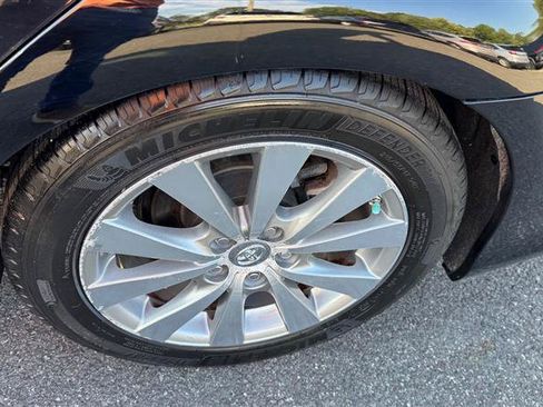 Used 2011 Toyota Avalon Limited FWD image 28