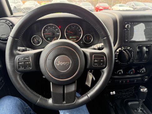 Used 2016 Jeep Wrangler Sahara w/ Connectivity Group AWD/4WD image 12