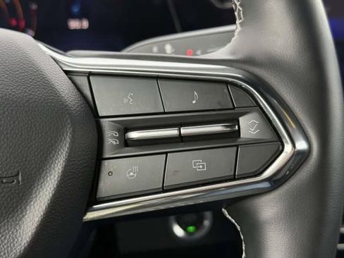 Used 2025 Chevrolet Traverse LT AWD/4WD image 23