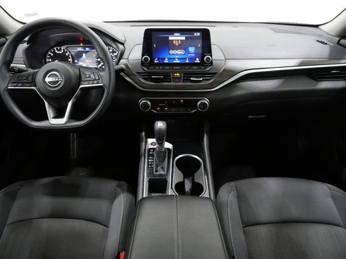 Used 2024 Nissan Altima 2.5 SV FWD image 10