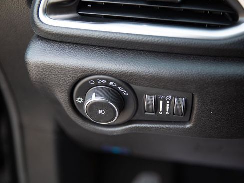 Used 2023 Chrysler Pacifica Limited w/ S Appearance Package image 18