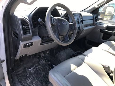 Used 2018 Ford F250 XL w/ Power Equipment Group RWD image 5