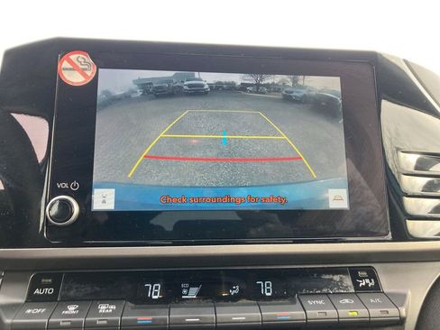 Used 2025 Toyota Camry SE image 16