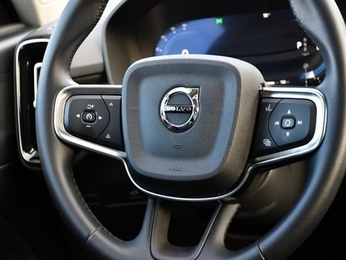 Used 2025 Volvo XC40 B5 Core image 19