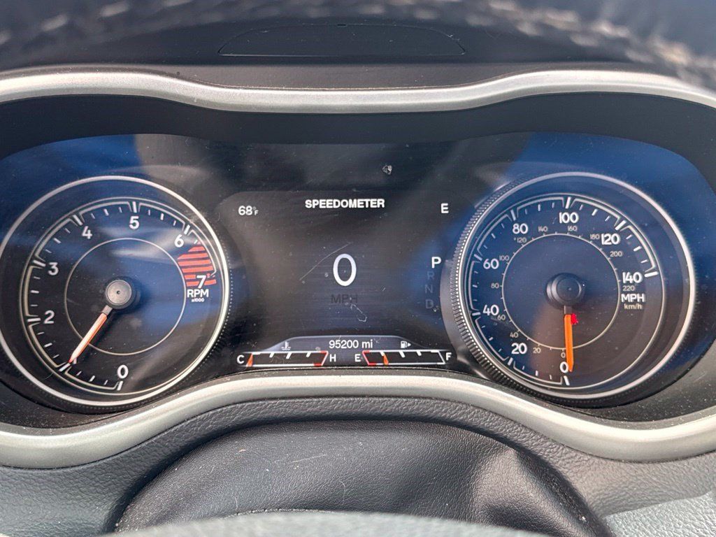 Used 2017 Jeep Cherokee Limited FWD image 17