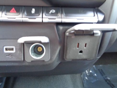 Used 2022 Chevrolet Silverado 2500 LT w/ Fleet Comfort Package image 39