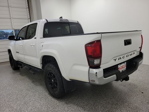 Used 2020 Toyota Tacoma SR5 RWD image 3