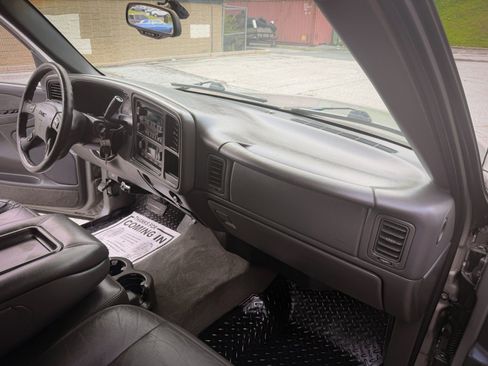 Used 2003 GMC Sierra 1500 SLT w/ SLT Preferred Equipment Group AWD/4WD image 26