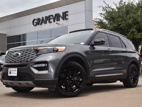 Used 2023 Ford Explorer Platinum w/ Technology Package RWD image 2