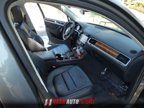 Used 2014 Volkswagen Touareg VR6 AWD/4WD image 22
