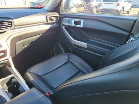 Used 2023 Ford Explorer XLT w/ Equipment Group 202A image 15