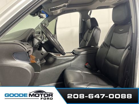 Used 2019 Cadillac Escalade Premium Luxury AWD/4WD image 10