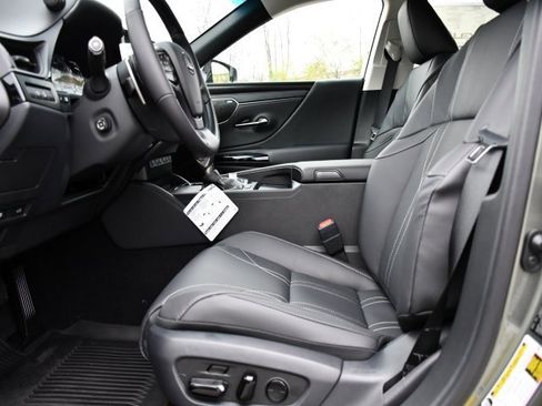 New 2025 Lexus ES 350 Luxury image 12