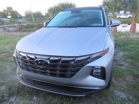 Used 2022 Hyundai Tucson Limited w/ Cargo Package FWD image 2