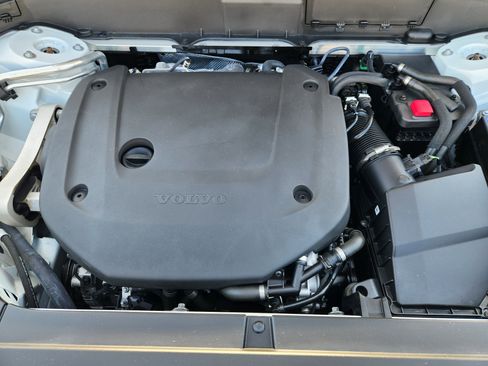 Certified 2025 Volvo XC90 B6 Plus w/ Protection Package Premier image 42