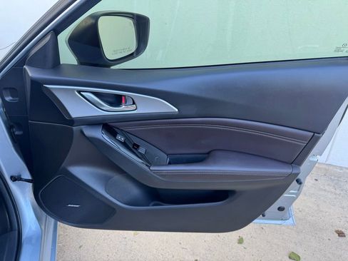 Used 2018 MAZDA MAZDA3 Touring FWD image 16