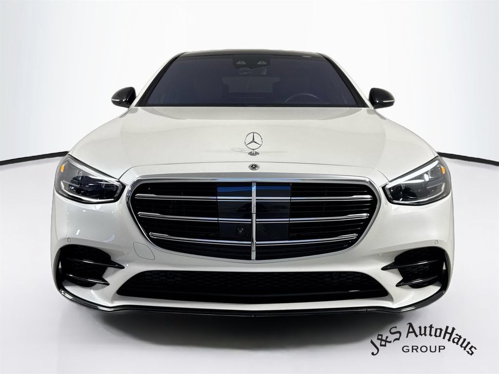 Used 2022 Mercedes-Benz S 580 4MATIC Sedan image 2