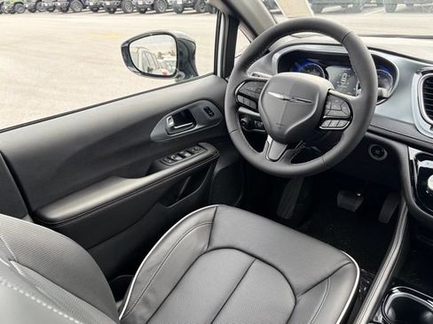 New 2026 Chrysler Pacifica Limited w/ S Appearance Package FWD image 34
