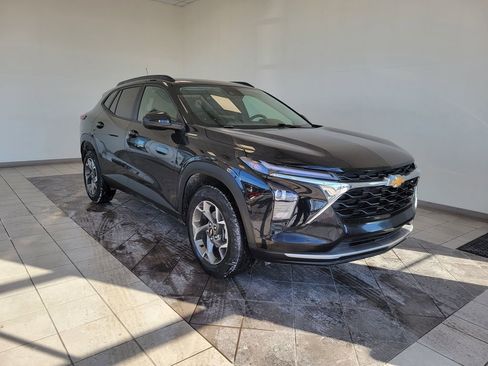 Used 2025 Chevrolet Trax LT w/ LT Convenience Package image 1