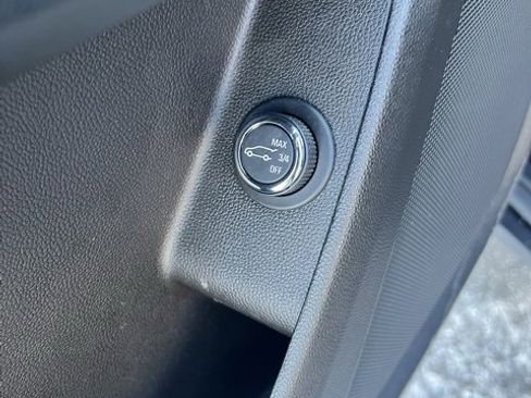 Used 2020 Chevrolet Traverse LT w/ Driver Confidence II Package image 13