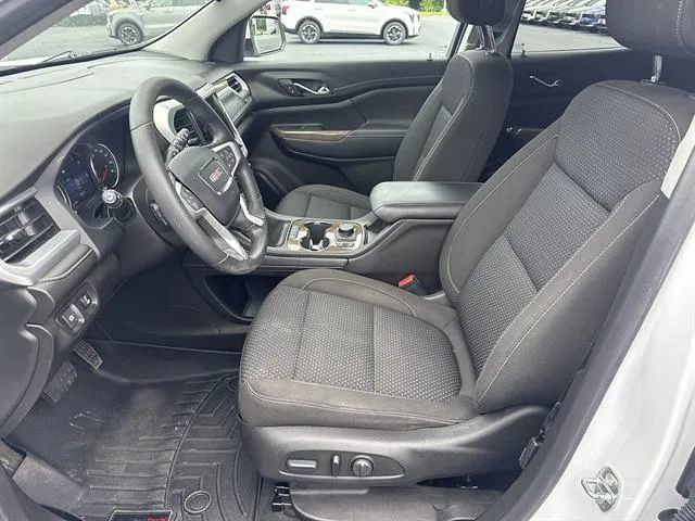 Used 2023 GMC Acadia SLE w/ Driver Convenience Package FWD image 9