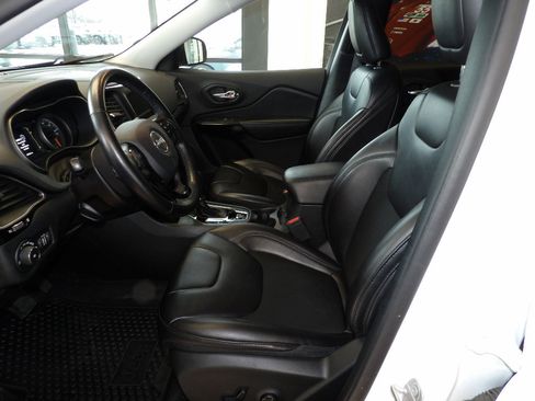 Used 2020 Jeep Cherokee Latitude Plus image 25