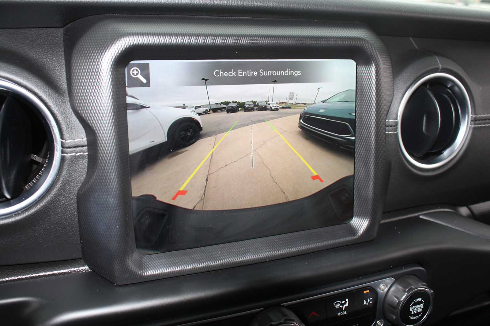 Used 2022 Jeep Gladiator Overland w/ Popular Equipment Package AWD/4WD image 43