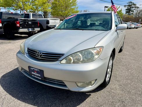Used 2005 Toyota Camry XLE image 1