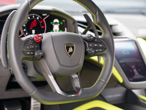 Used 2025 Lamborghini Revuelto Base image 34