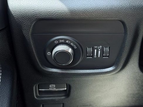 Used 2023 Jeep Grand Cherokee L Laredo AWD/4WD image 40