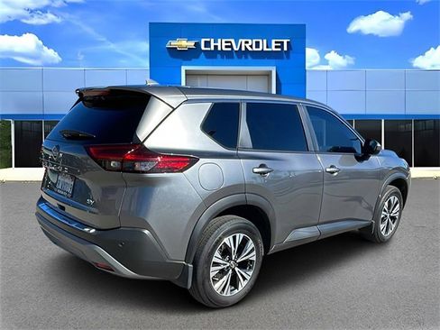 Used 2023 Nissan Rogue SV image 3