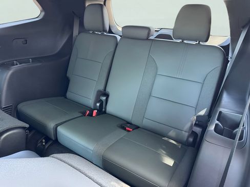 New 2026 GMC Acadia AT4 AWD/4WD image 9