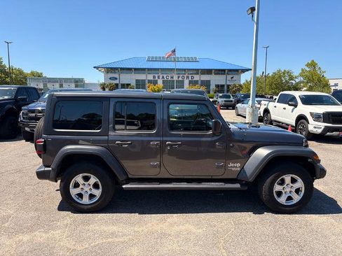 Used 2019 Jeep Wrangler Unlimited Sport S AWD/4WD image 4