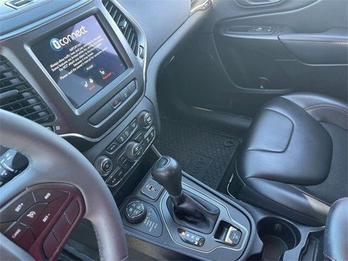 Used 2022 Jeep Cherokee Trailhawk w/ Comfort/Convenience Group image 26