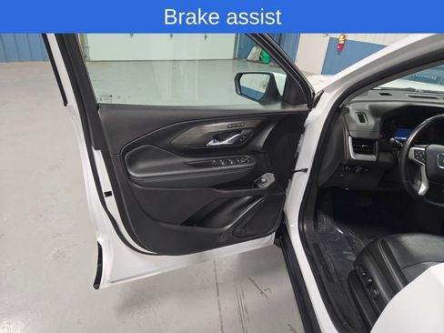 Used 2024 GMC Terrain SLT image 9