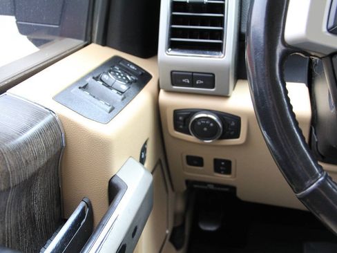 Used 2021 Ford F250 Lariat w/ Lariat Ultimate Package AWD/4WD image 29