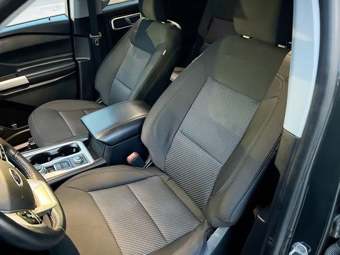 Used 2022 Ford Explorer XLT AWD/4WD image 21