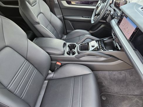 Certified 2025 Porsche Cayenne Coupe image 15
