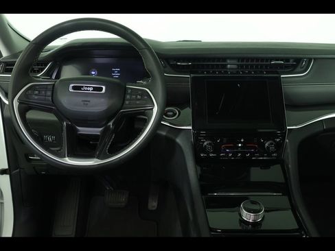 Certified 2023 Jeep Grand Cherokee L Laredo w/ Luxury Tech Group I AWD/4WD image 18
