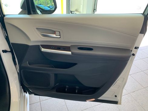 Used 2024 Toyota Sienna XLE w/ XLE Plus Package AWD/4WD image 23