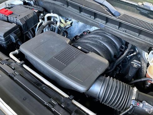 Used 2022 Chevrolet Suburban Premier image 31