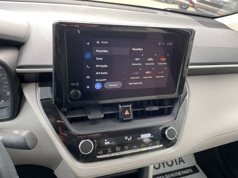 Used 2023 Toyota Corolla Cross L image 18
