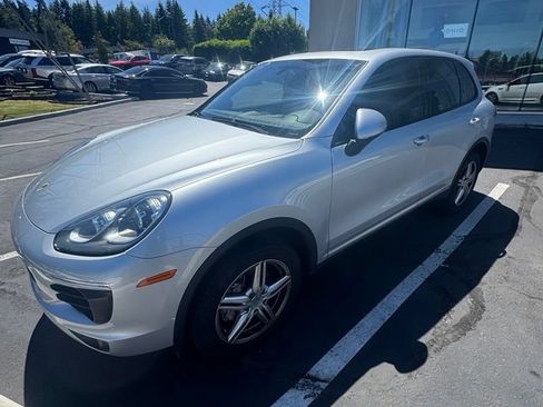 Used 2017 Porsche Cayenne S AWD/4WD image 2