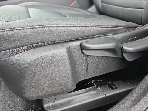 Certified 2024 Chevrolet Trax RS FWD image 33