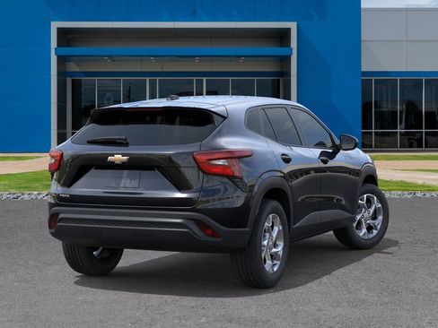 New 2026 Chevrolet Trax LS w/ LS Convenience Package FWD image 4