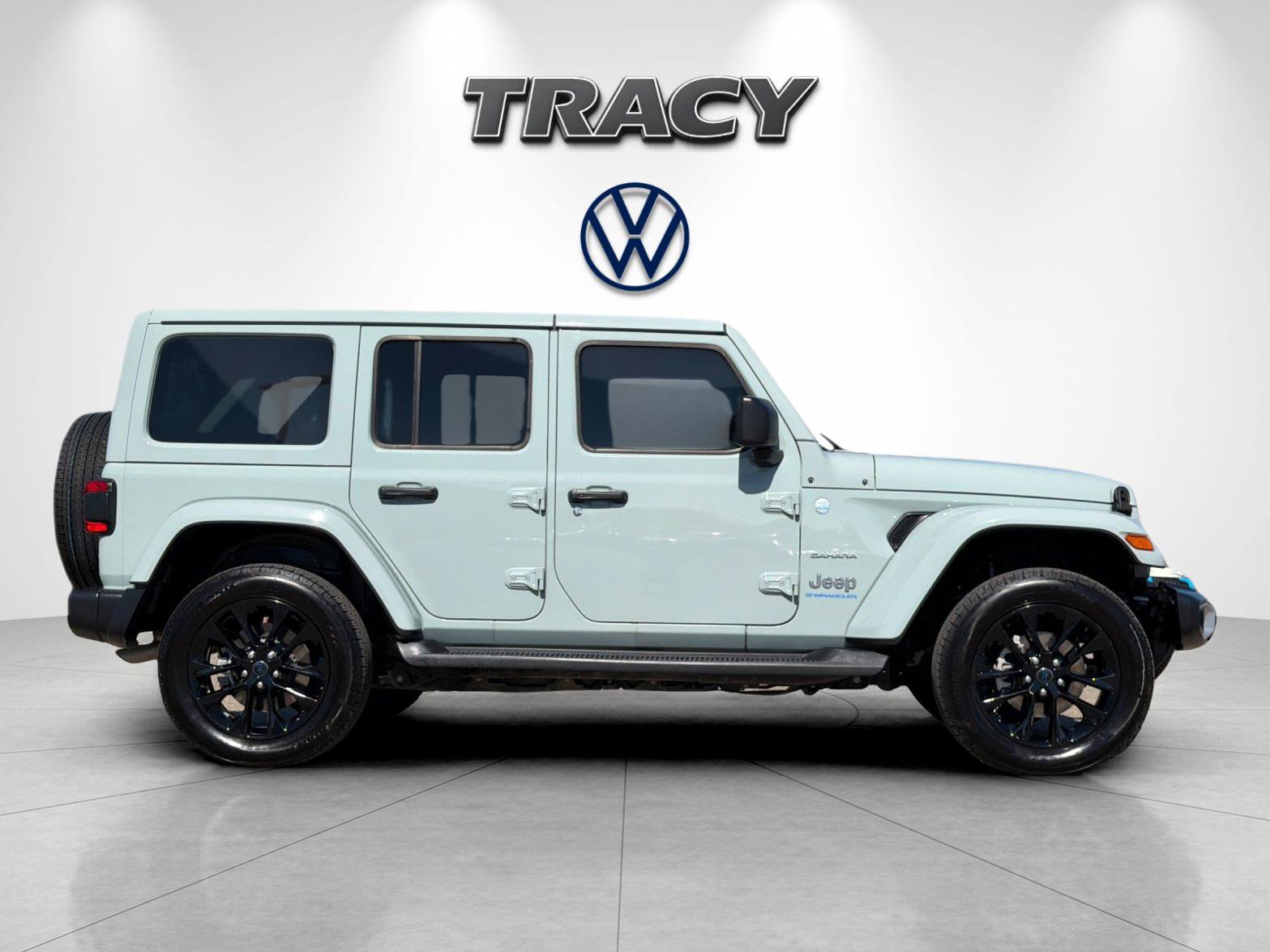 Used 2024 Jeep Wrangler Unlimited Sahara w/ Technology Group AWD/4WD image 3