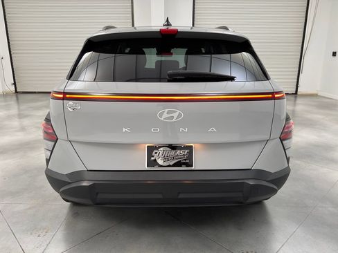 Used 2024 Hyundai Kona SEL FWD image 8