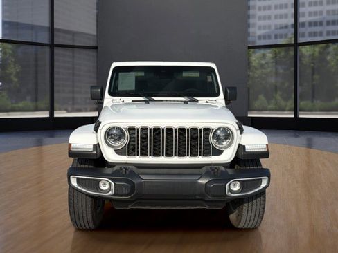 Used 2025 Jeep Wrangler Sahara image 11