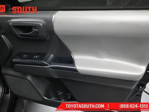 Used 2022 Toyota Tacoma SR AWD/4WD image 28